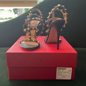 Valentino Rock Studs. Black